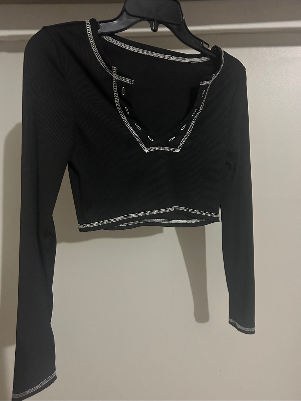 Black Long-Sleeve Cropped Top with Contrast Stitching